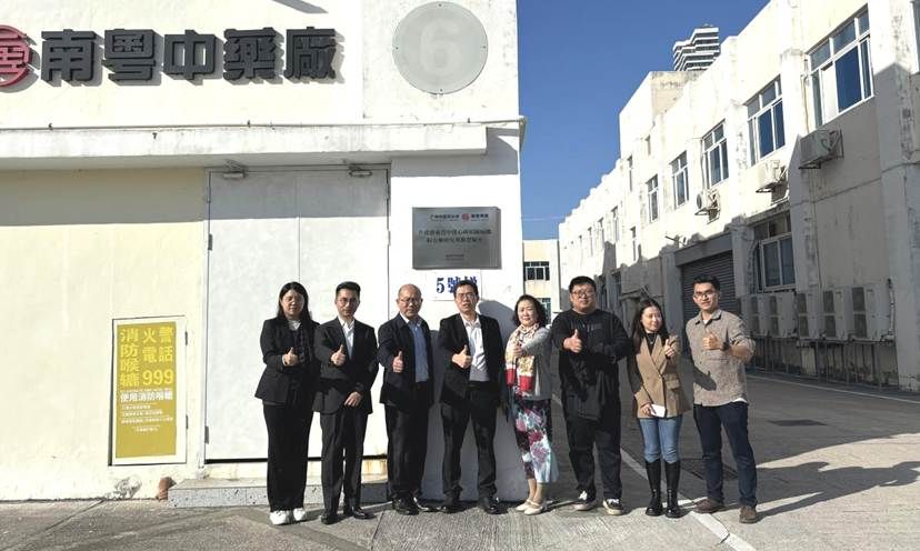 2388411a6d9d27f49112c571e0e06184